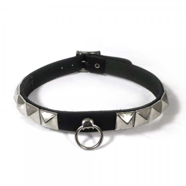 Pyramidennieten Halsband mit Ring 1-reihig