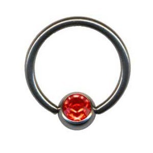Klemmkugelring mit rotem Stein