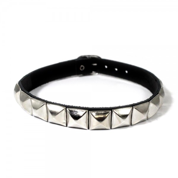 Pyramidennieten Halsband 1-reihig